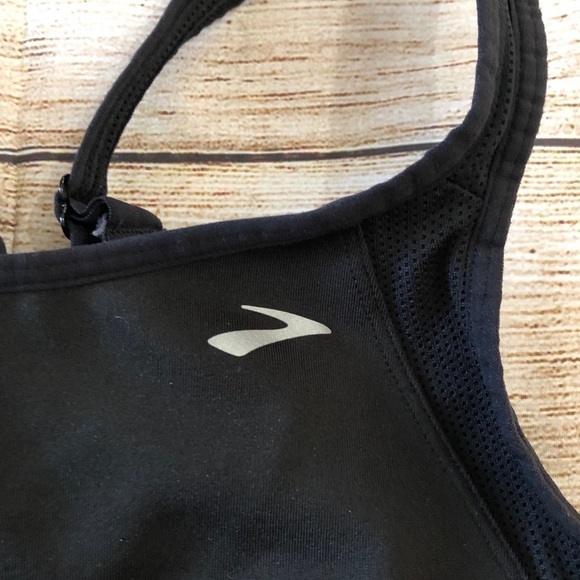 Brooks Black Sports Bra. - Picture 2 of 6